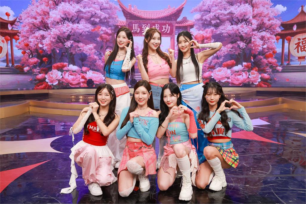 韓國啦啦隊女神天花板除夕夜限定組團《民視第一發發發》！南珉貞領軍不可能的卡司