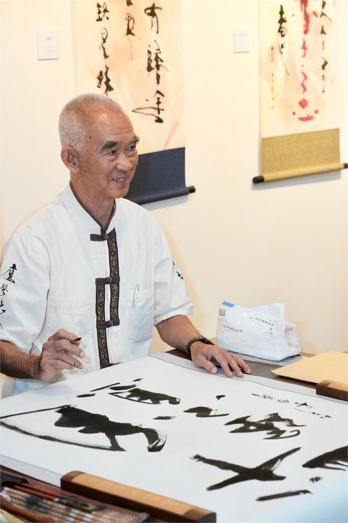 書畫鬼才揮灑24節氣 一把美工刀於方寸間遊走！黃明勝暌違五年個展「24節氣」