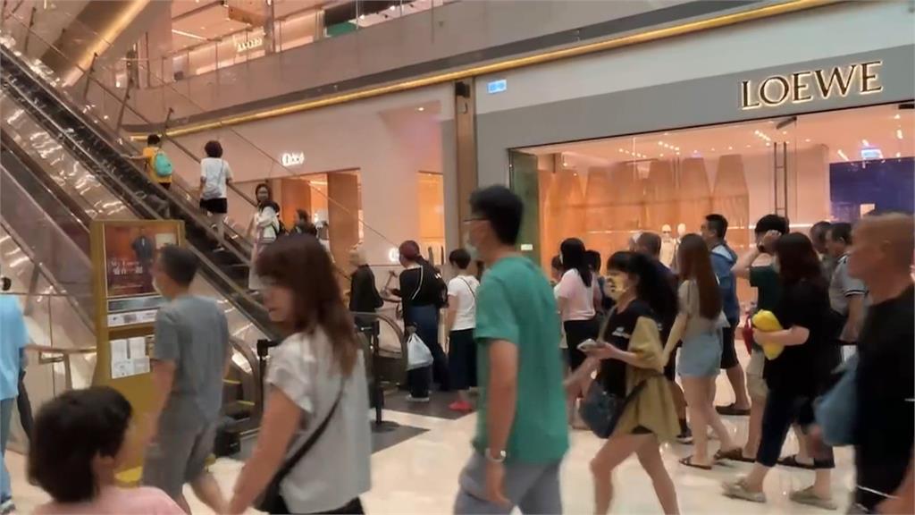 高雄百貨公司恢復營業 美食街湧人潮座無虛席