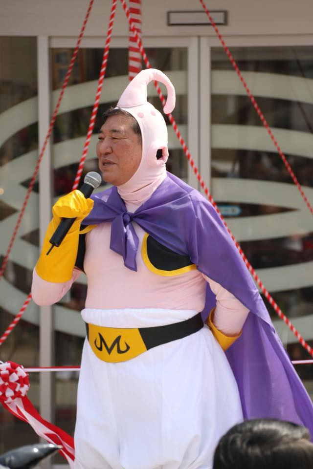 日本準首相「黑歷史照」曝光！67歲石破茂曾cosplay《七龍珠》的「它」