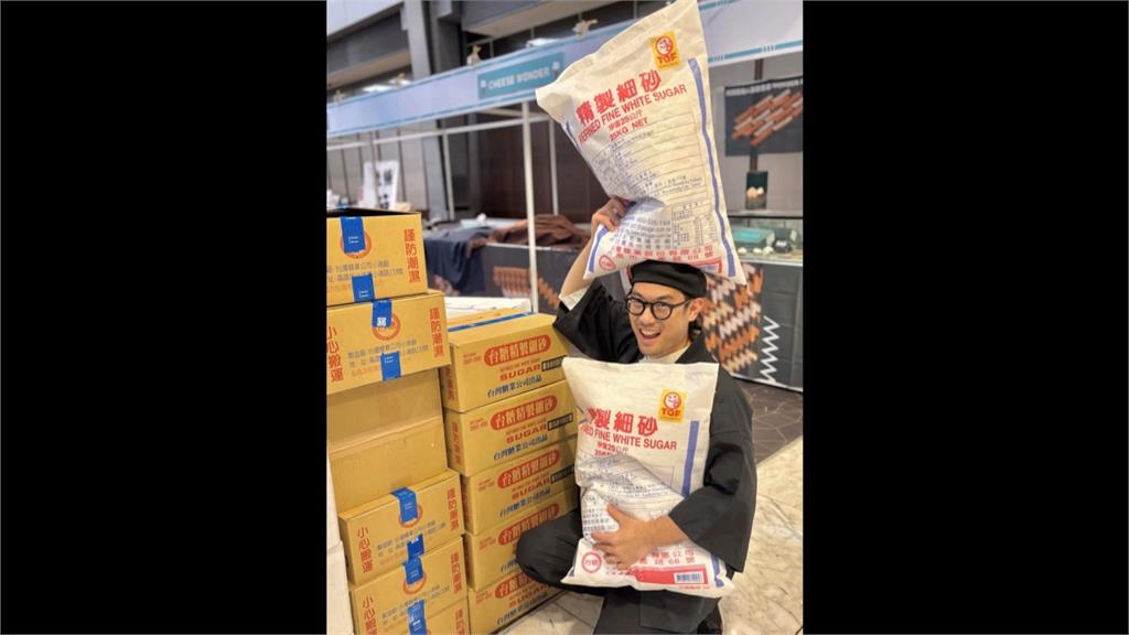 買糖買到見台糖董事長? 日本蘋果糖店職人收「抱枕大禮」