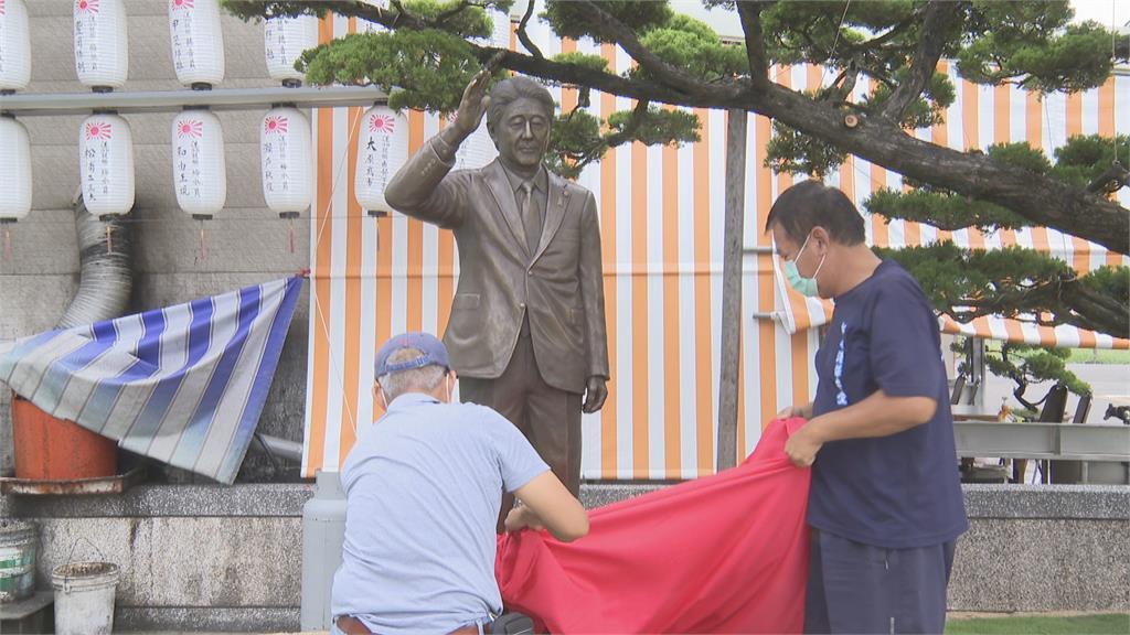 紀念台灣永遠的朋友! 安倍晉三銅像運抵高雄今亮相