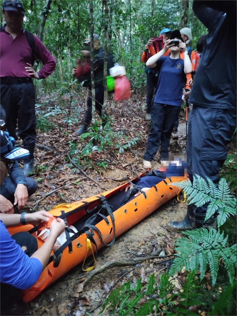 快新聞／即刻馳援！浸水營古道「2登山客受傷」　台東消防隊冒雨上山救人