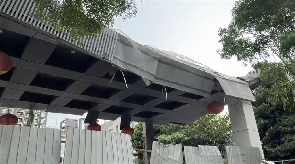 驚悚！南屯拆除工地外牆突崩塌　「未領照偷跑」停工開罰３．８萬