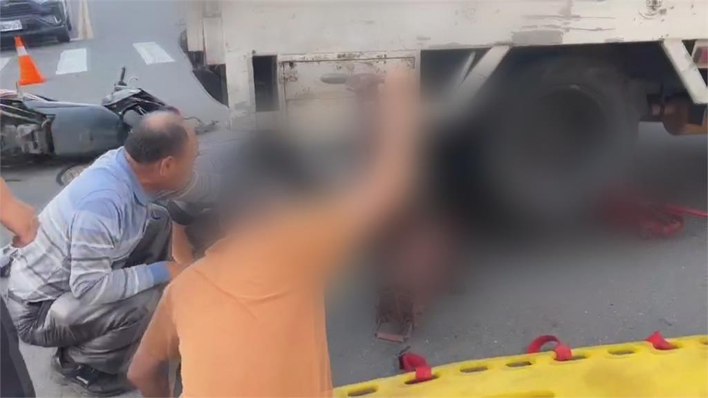 彰化小貨車迴轉撞機車　女騎士捲車底牙斷手脫臼