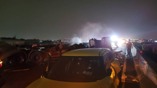 快新聞／國1凌晨「10車追撞」車流回堵1公里　釀6男1女傷