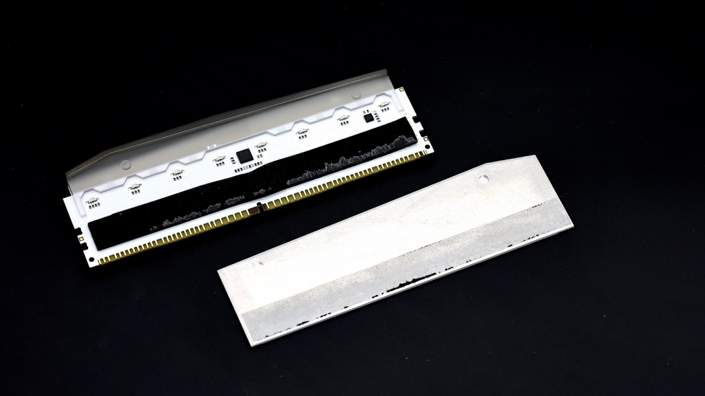 插好插滿 RGB 不能少 V-Color SCC O CUDIMM RGB 8000