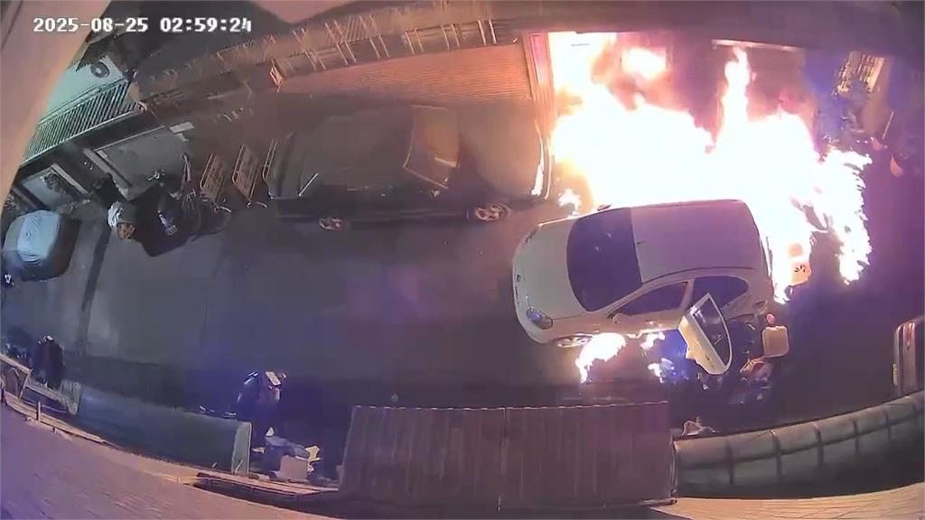 新店凌晨火燒車波及2民宅8人送醫 警尋獲瓦斯罐疑車主縱火