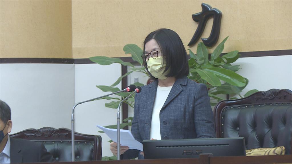 台南議會剛開就爆衝突　藍議員阻邱莉莉主持會議