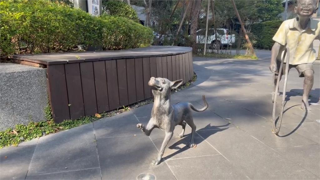 殘忍！　台中男子「持棍猛敲狗頭」　目擊者制止仍繼續施暴