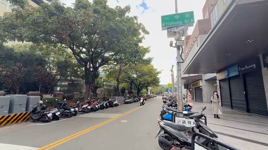 違規停車在馬路上被長按喇叭 男子持「這家私」怒K外送員