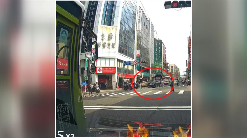 又是高齡駕駛闖禍!北市78歲男暴衝追撞 送醫辯稱「全忘了」警一查竟從未考駕照