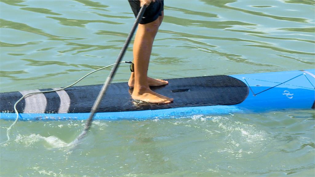男玩SUP沒綁「生命線」腳繩　教練：落水瞬間沉入湖底