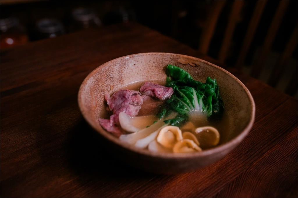 台南私廚「于室」:以市場食材為靈感,打造無法複製的創新現代歐陸料理。