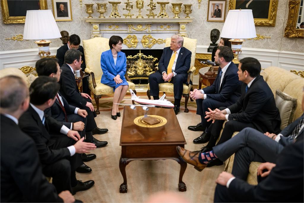 高市早苗免翻譯「回1句」！川普驚呆「妳聽得懂」…網笑翻：偷臭某國領導人