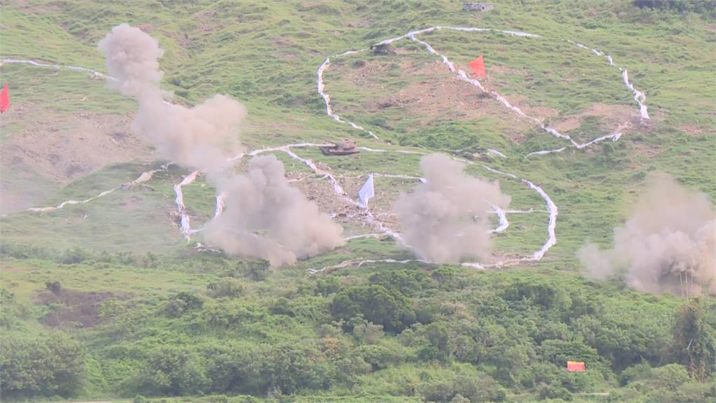 三軍聯勇操演Day2！　經國號、勇虎戰車上場秀火力