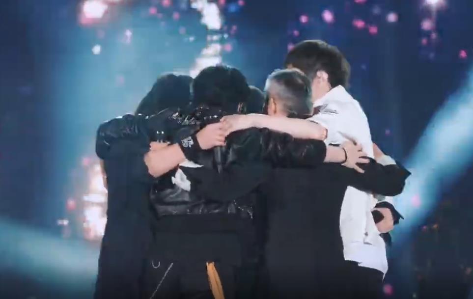 五月天陪歌迷倒數！　上萬名歌迷大合唱　承諾會陪大家一直唱到80歲