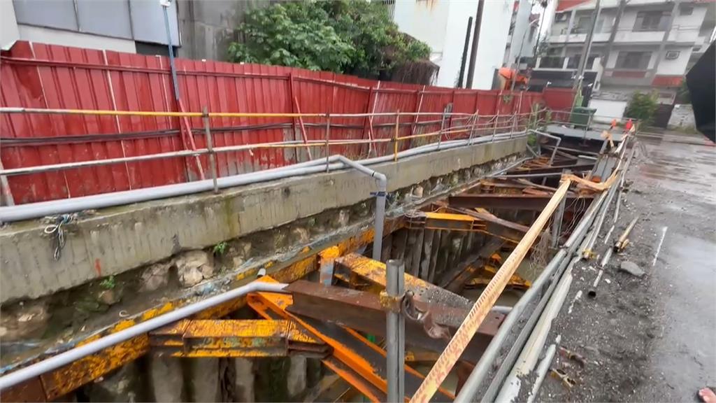 山陀兒颱風來襲 屏東潮州建案地基掏空路邊現坑洞