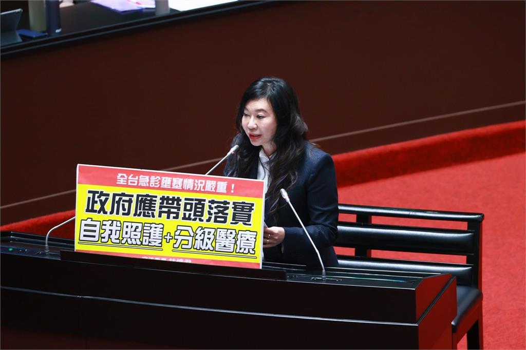 快新聞/尷尬!接見時倒置立陶宛國旗 國防部致歉:虛心檢討作業流程