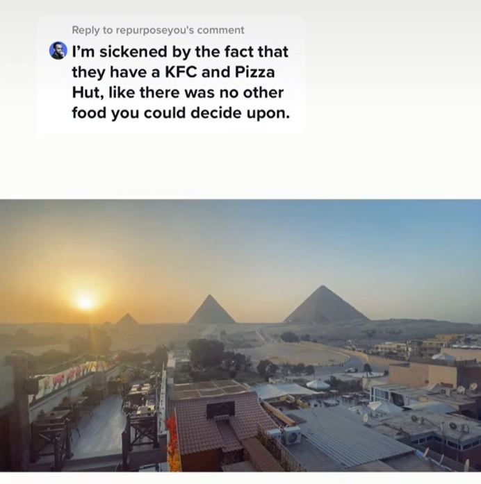 邊吃漢堡邊賞金字塔！埃及這家肯德基美景太強大　部落客讚：不可思議