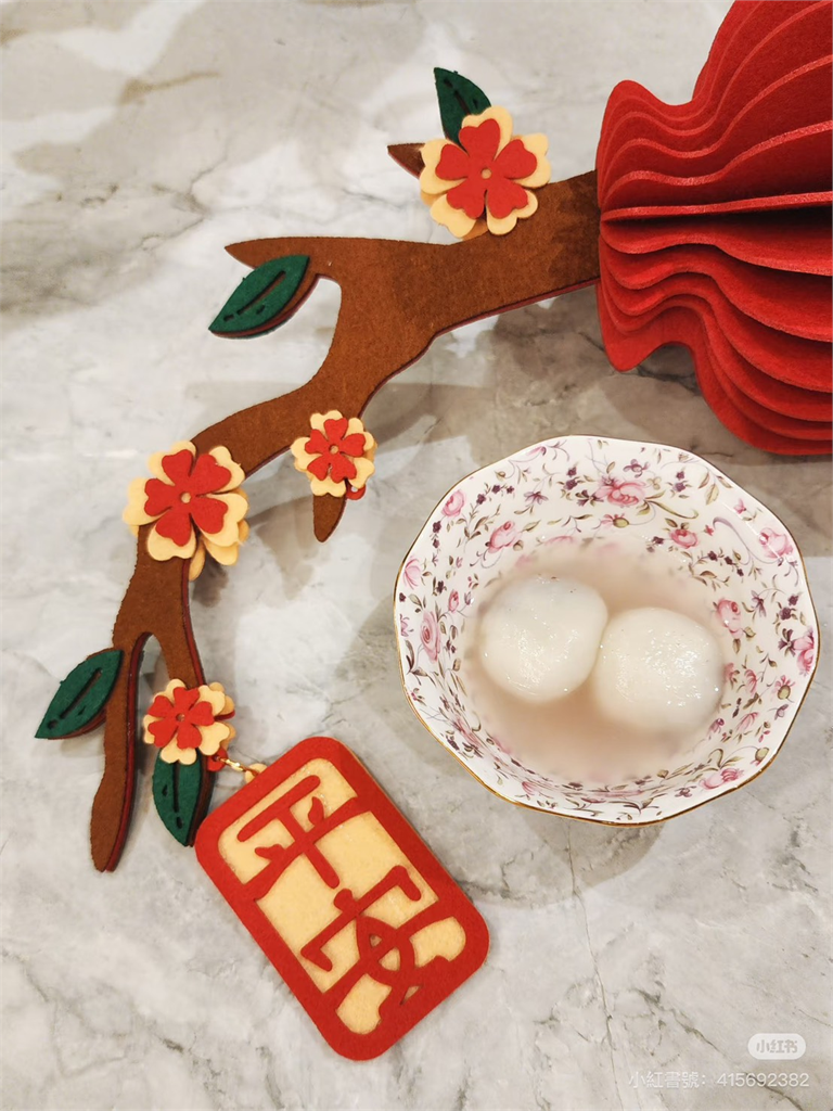 昆凌放閃曬「周董視角」吃湯圓！眼尖網友驚見「英式22K金邊碗」價格曝