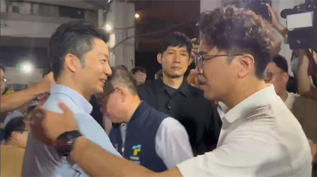 現身光華商圈餐會！沈伯洋：每兩週就來逛街　蔣萬安取消行程沒碰頭
