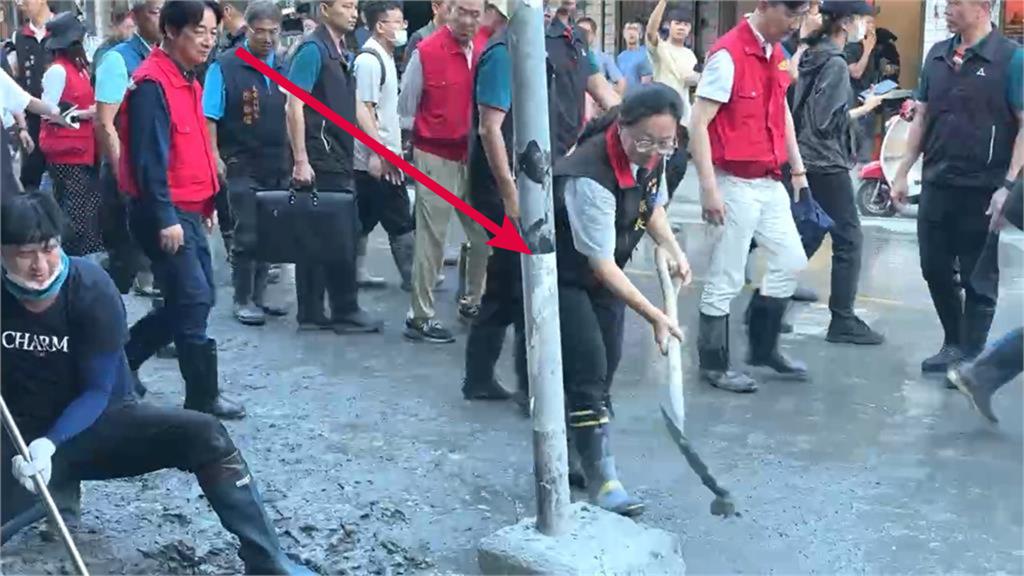 勘災遇徐榛蔚「鏟空地秀」?賴清德反應全被拍…網狂酸:知道在拍就裝忙!