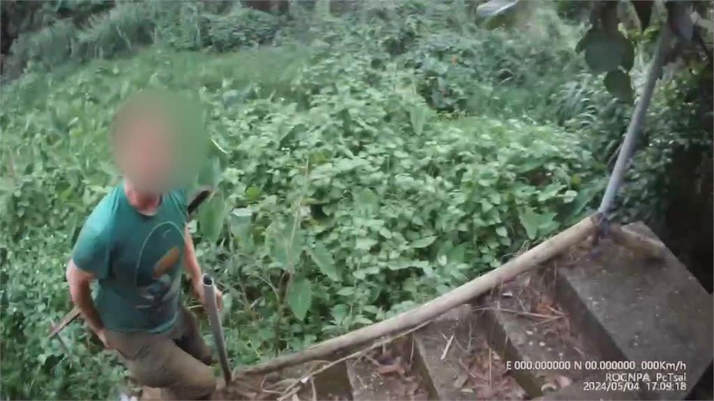男子「救狗」反被救 英籍動物救援協會成員受困山區