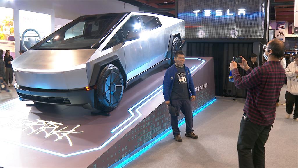 台北新車展登場　各車廠秀新車　特斯拉館擠滿群眾