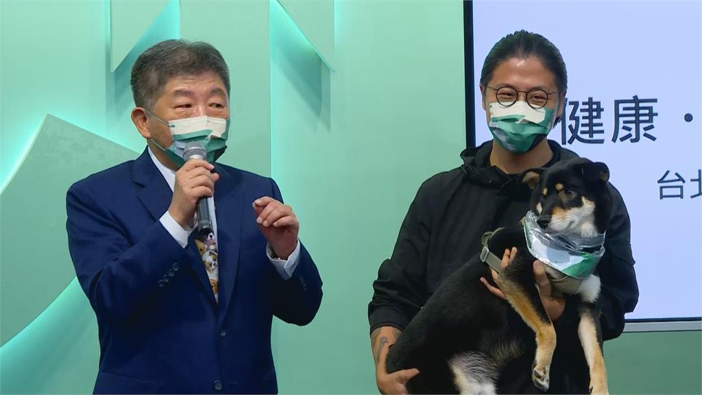辦公室貼洋流海報！潮男老闆竟是「陳時中帥兒」　他PO合照震撼同事：很帥耶