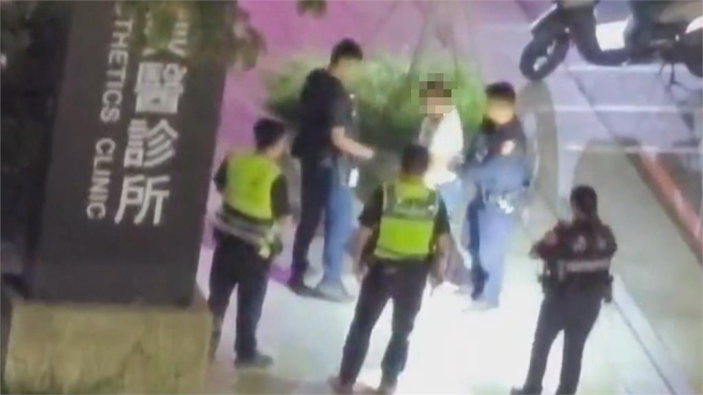 警匪追逐！嘉義轎車拒檢逃逸自撞　兩人落網、車內查獲大批槍毒