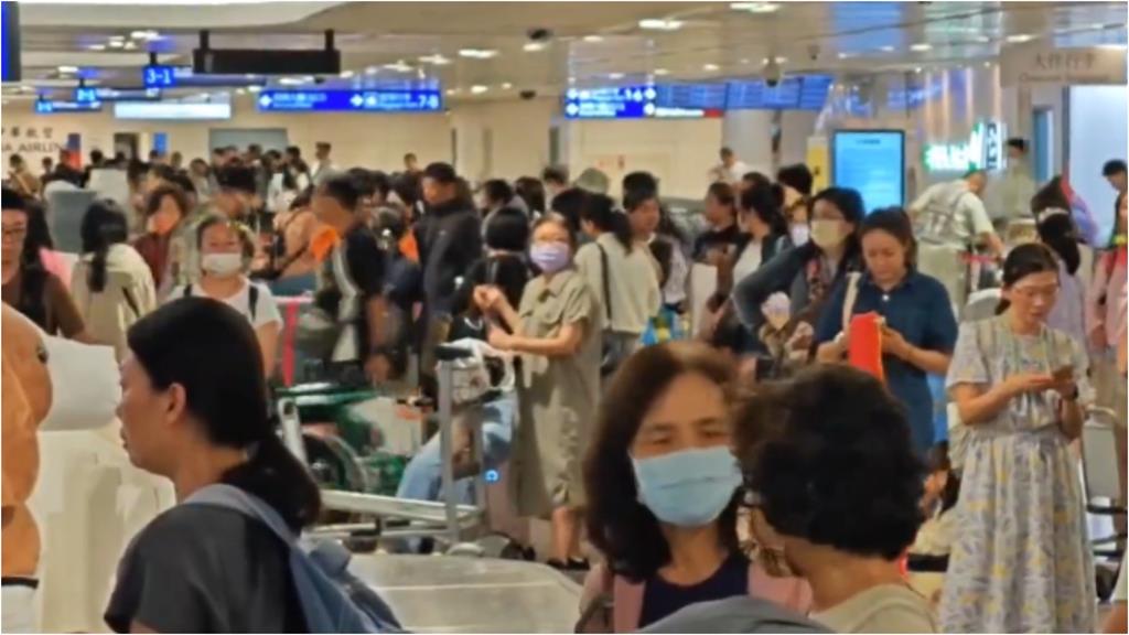 行李「超標2公分」要收3134元!中國女不願付錢大罵:你們很窮嗎?