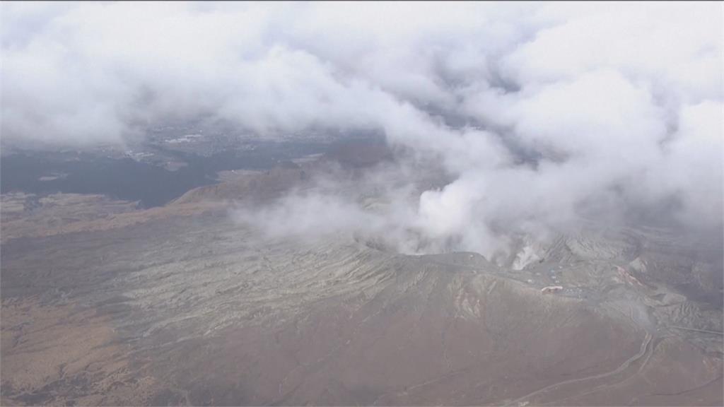 入夜暫停搜索！日本阿蘇火山觀光直升機失事　1機師2台灣遊客失聯