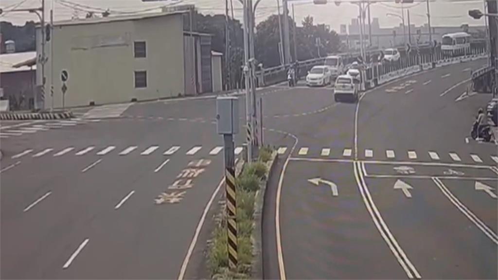 不明原因自撞分隔島! 雲林八旬駕駛亡、副駕駛妻子受傷送醫