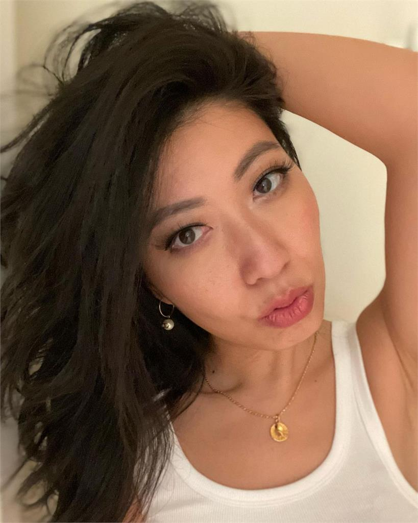  女歌手因母親涉貪「想復出秒被抵制」！又爆「積欠多月暖氣費」網氣炸開罵了