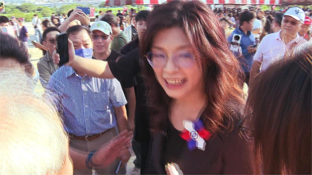 基隆家長團體「因這件事」掛看板　嗆謝國樑沒當兵、鄭麗文拜共諜