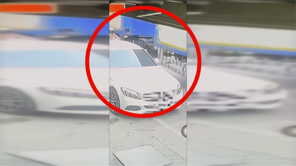 嘉義死亡車禍! 女騎士疑為閃違停"遭2車夾擊輾斃"