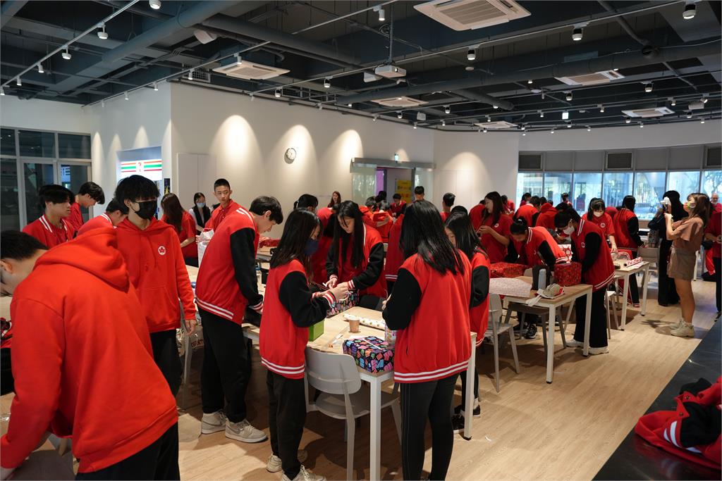 新北市TCS 探索未來國際實驗教育機構 「聖誕節愛心鞋盒」送暖到偏鄉