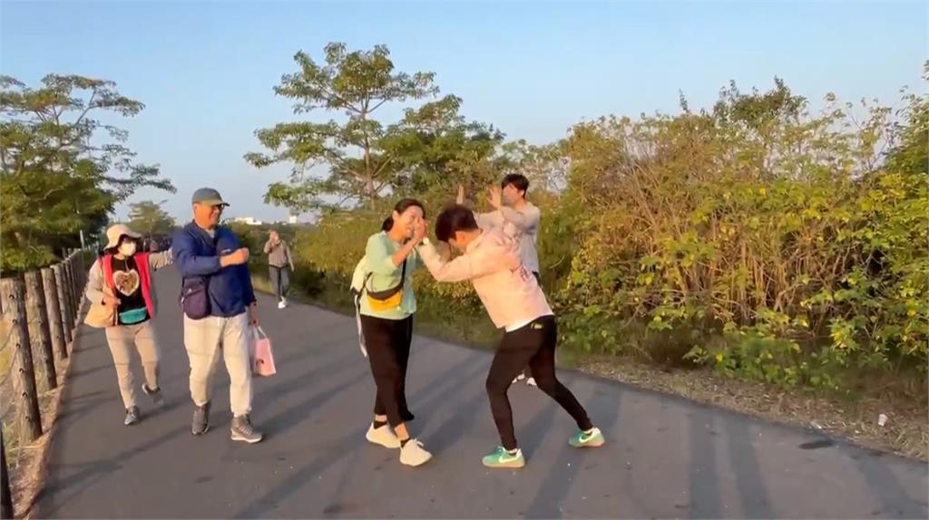 初選大戰！林俊憲成立麻豆後援會　陳亭妃健走催票