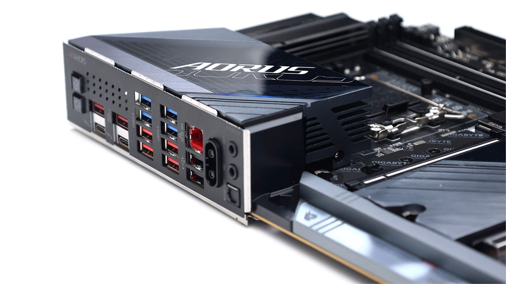加入 Thunderbolt 了!GIGABYTE Z890 AORUS Master 補上 I/O 最後一塊拼圖