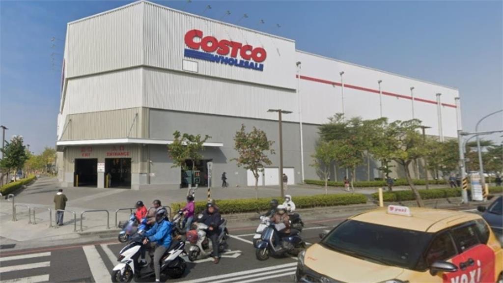 美式賣場驚見「網黃掀衣露胸」無碼照瘋傳！她嗨喊「把自己賣掉」官方不忍出手了