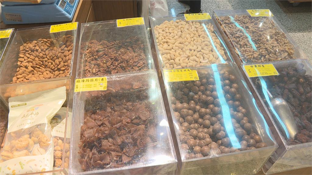 防疫升級!年貨大街禁止試吃 小包裝販售