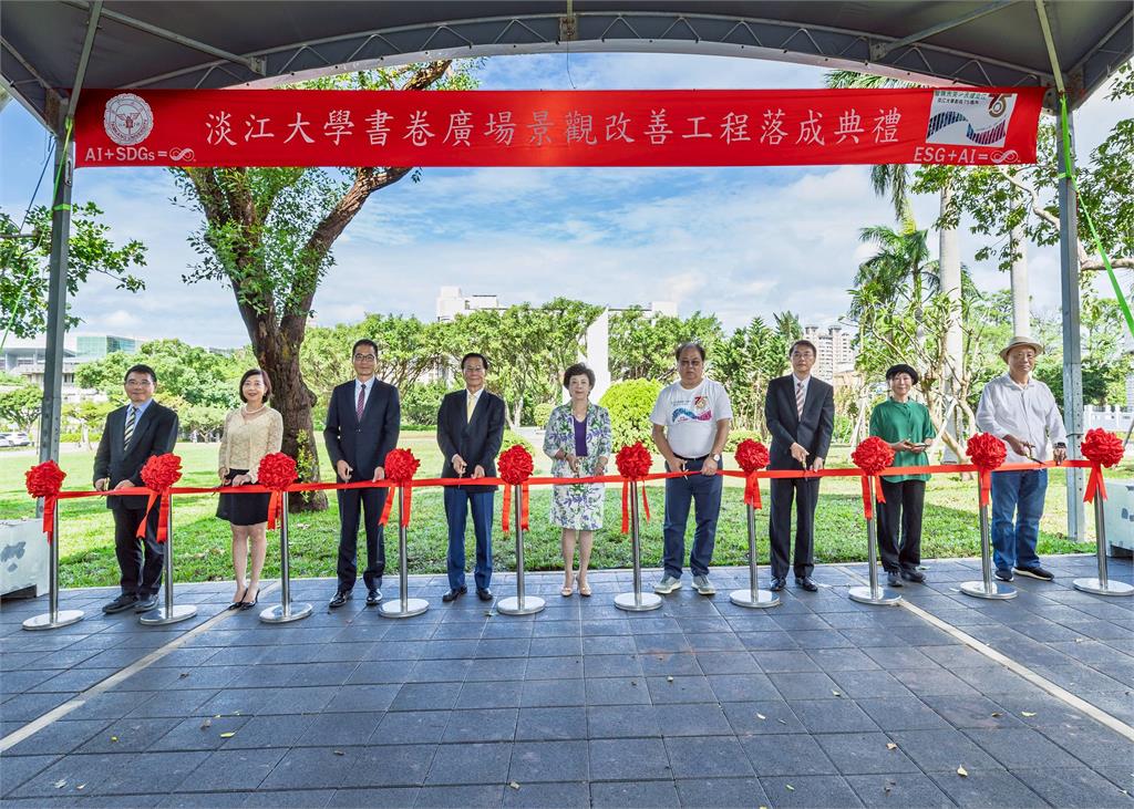 【淡江傳真】淡江書卷廣場新貌落成 校友捐款「蛋捲」重現經典風華