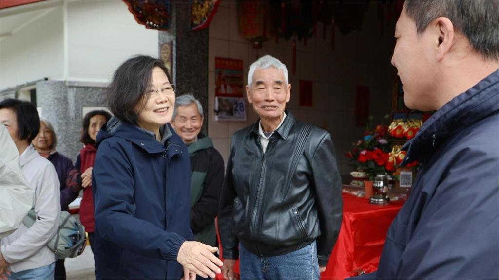 蔡英文爬山花絮聽見「舒華聲音」全場驚呆!真相曝光網狂讚:小英懂聽