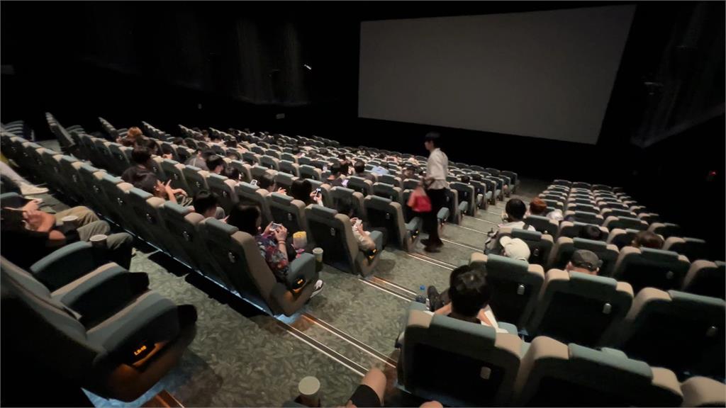 「鬼滅之刃無限城篇」上映！　鬼殺隊凌晨集結影院搶頭香