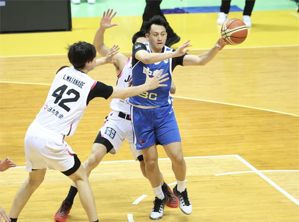 瓊斯盃／台灣白、劉耕灝砍24分仍惜敗約旦！藍隊受傷兵所苦9人應戰不敵日本輸球