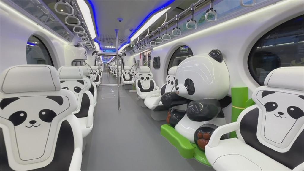 大內外宣利器！　中國重慶「貓熊觀光列車」亮相