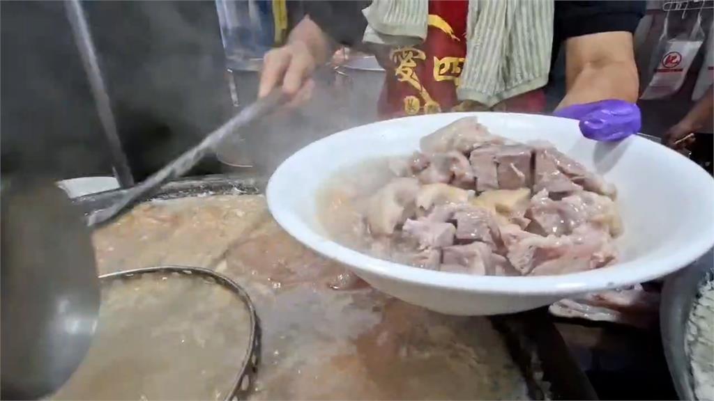基隆名店分家！「同店面豬腳味道不同」　2老闆輪月經營價差50元