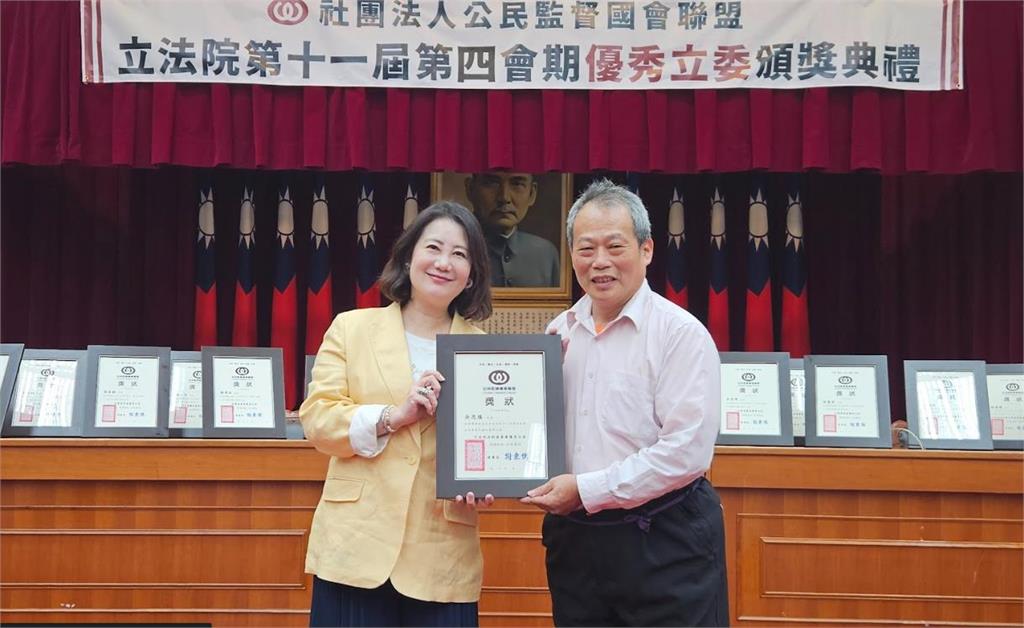 快新聞／國內最強政黨！公督盟「優秀立委評鑑」出爐　30位得獎人全是民進黨