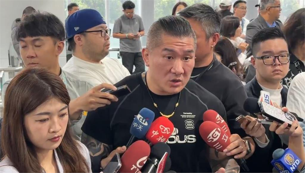 館長不爽柯文哲遭判17年嗆「台灣人真的快樂嗎」?網狂洗版嗆:五告送